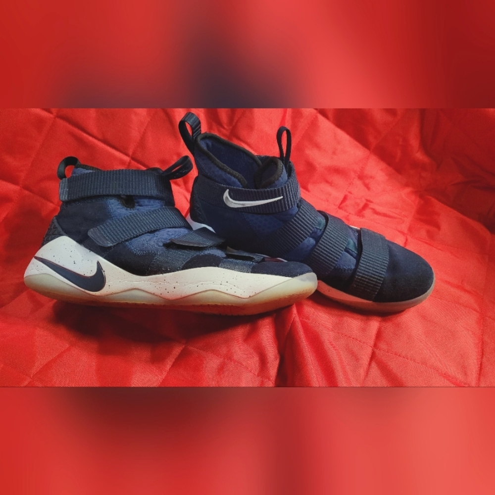 Nike Lebron Soldier XI, College Navy basketball sneakers size 12 M